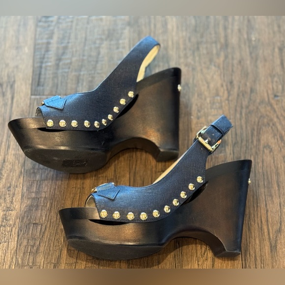 Michael Kors Navy Heels - Picture 3 of 6